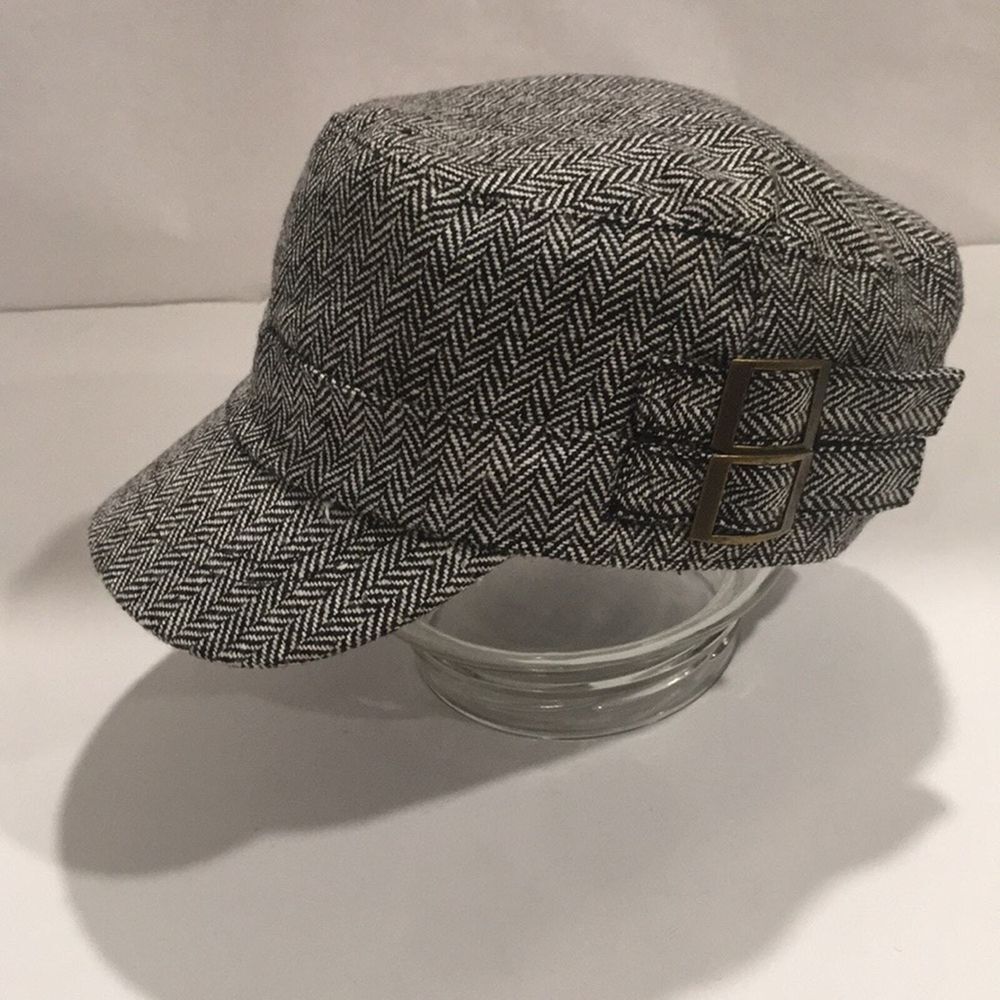 Xhilaration Women One Size Fidel Cabbie Hat Herringbone Black Buckle